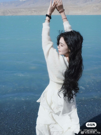 粉色iOS应用界面展示